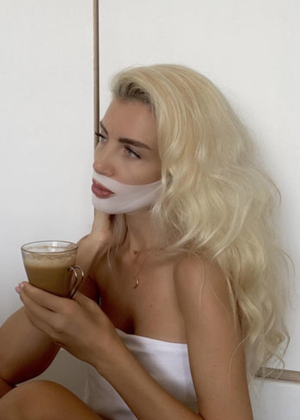 Double chin lifting mask by Riverwoods
